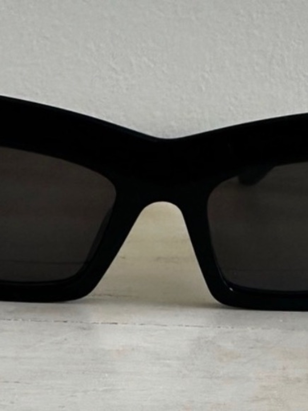 Loewe Black Angular Cat-Eye Sunglasses with Gold Logo - Picture 3 of 6